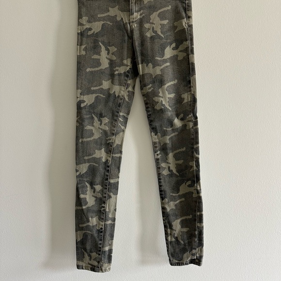 Camouflage Skinny Jeans - Picture 9 of 9